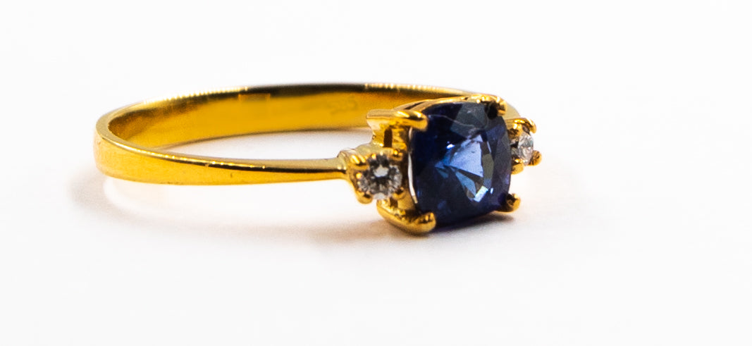 Royal Blue Sapphire Gold Ring With Diamonds