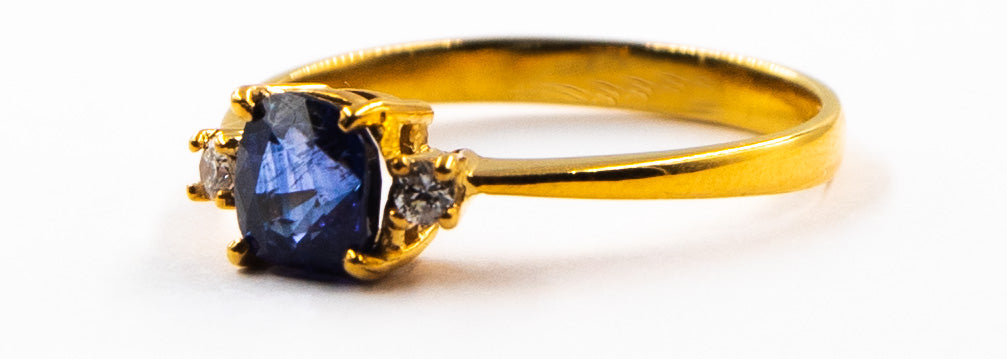 Royal Blue Sapphire Gold Ring With Diamonds